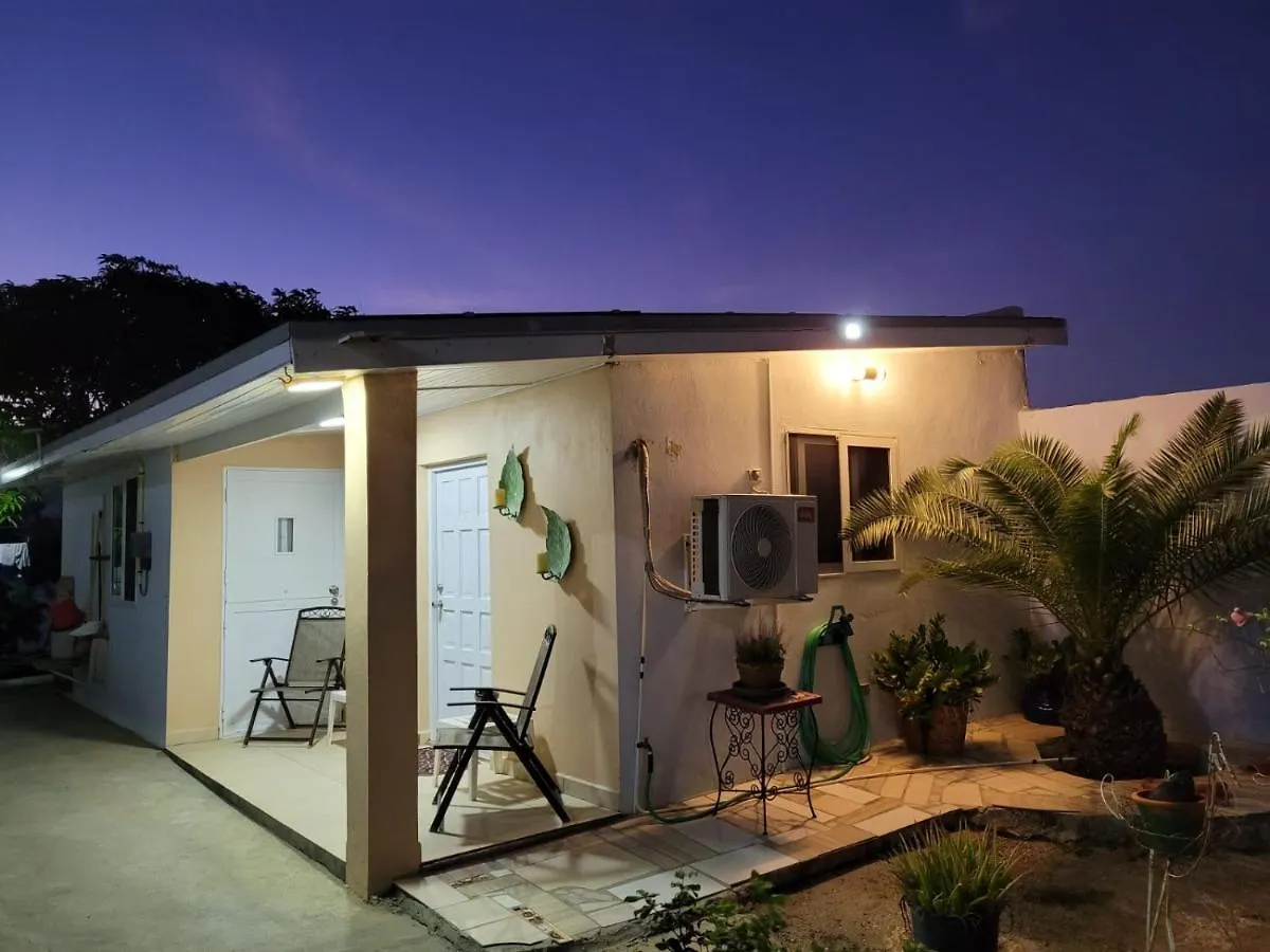 Olive'S Apartment Oranjestad
